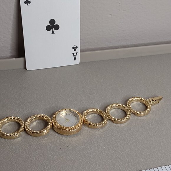 Untested Cute Gold Tone Circle Band Watch - Picture 5 of 9